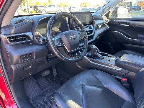 Used 2021 Toyota Highlander Platinum image 22