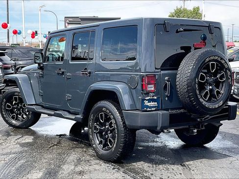 Used 2017 Jeep Wrangler Unlimited Sahara AWD/4WD image 10