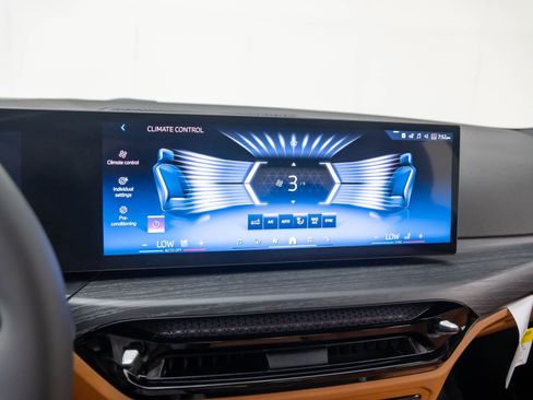 New 2025 BMW 330i xDrive Sedan w/ Convenience Package AWD/4WD image 26
