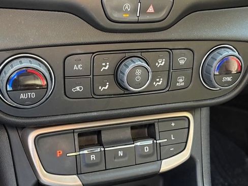 Used 2023 GMC Terrain Denali w/ Denali Premium Package AWD/4WD image 19