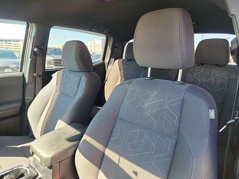 Used 2017 Toyota Tacoma TRD Off-Road w/ Tow Package (A/T) AWD/4WD image 21