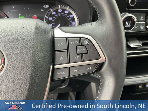 Used 2023 Toyota Highlander L image 10