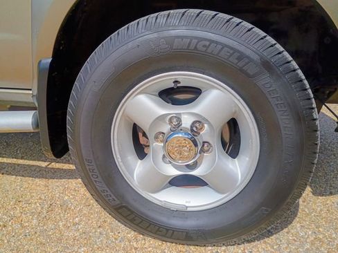 Used 2001 Nissan Frontier SE image 22