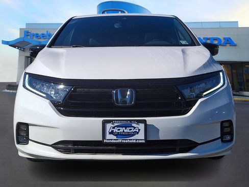 Used 2024 Honda Odyssey Sport image 2
