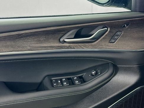 New 2025 Jeep Grand Cherokee L Overland w/ Luxury Tech Group IV image 18