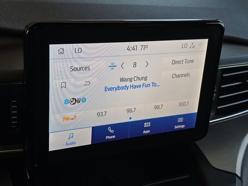 Used 2020 Ford Explorer XLT w/ Equipment Group 202A AWD/4WD image 19
