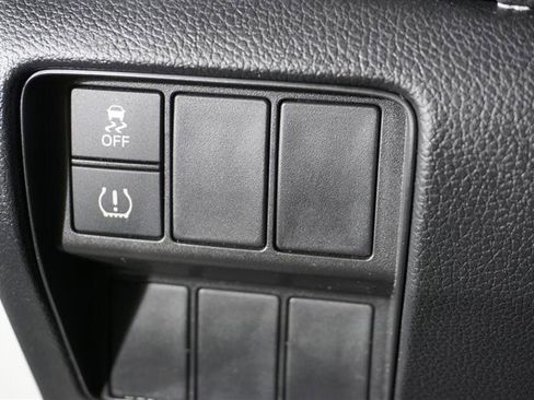 Used 2018 Honda CR-V LX image 12
