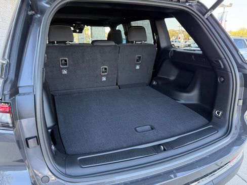 New 2025 Jeep Grand Cherokee Laredo X w/ Luxury Tech Group I image 23