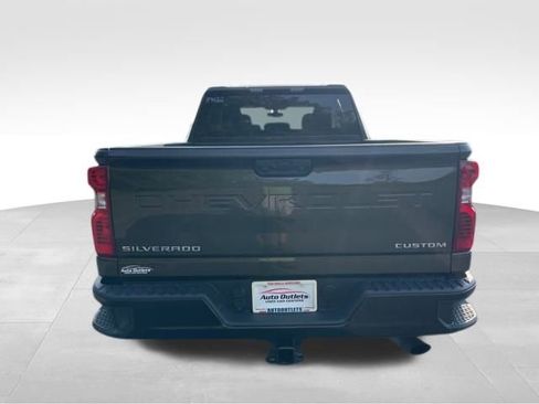 Used 2022 Chevrolet Silverado 2500 Custom w/ Custom Convenience Package image 6