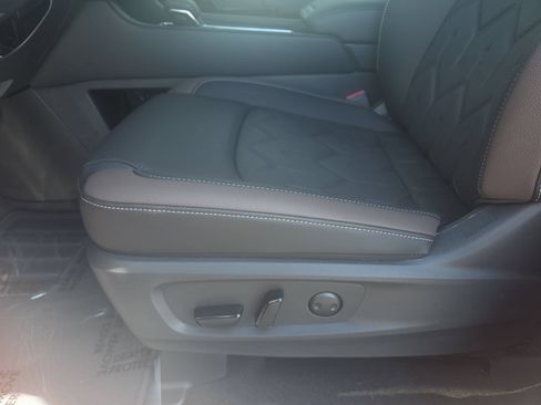New 2026 Nissan Pathfinder Platinum FWD image 27