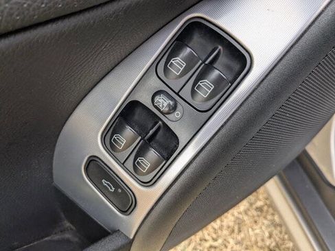 Used 2006 Mercedes-Benz C 230 Sedan image 14