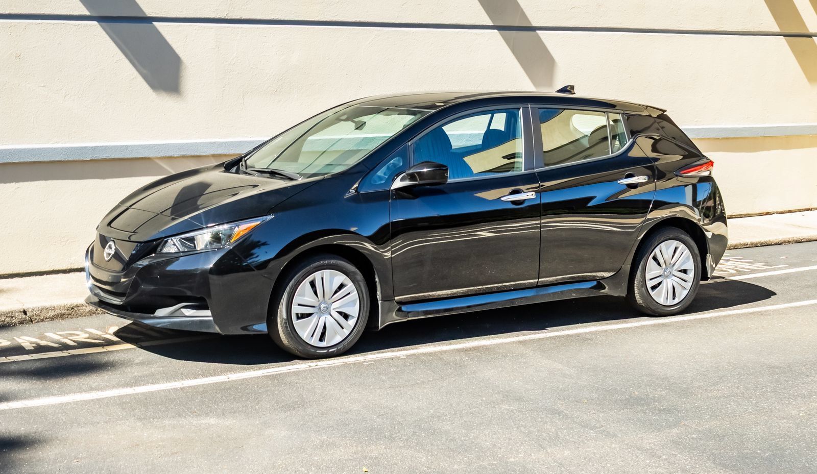 Used 2025 Nissan Leaf S FWD image 3