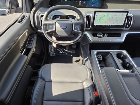 New 2025 Ford Expedition Platinum image 11