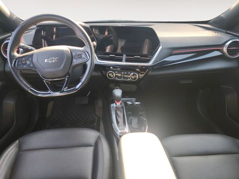Used 2025 Chevrolet Trax RS FWD image 11