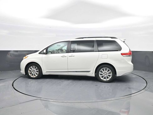 Used 2011 Toyota Sienna Limited image 5