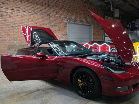 Used 2006 Chevrolet Corvette Coupe w/ Preferred Equipment Group image 25