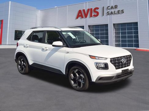 Used 2025 Hyundai Venue SEL FWD image 3