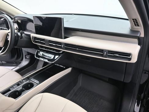 Used 2025 Lincoln Corsair AWD image 20