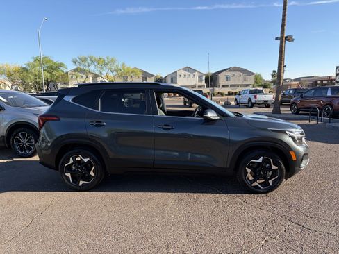 Certified 2024 Kia Seltos EX image 2