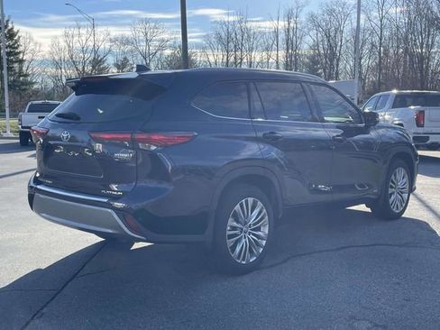 Used 2023 Toyota Highlander Platinum image 5