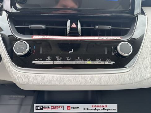 Used 2025 Toyota Corolla LE w/ Convenience Package FWD image 19