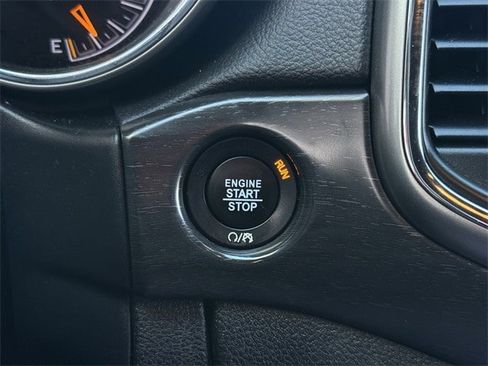 Used 2018 Jeep Grand Cherokee Laredo image 19