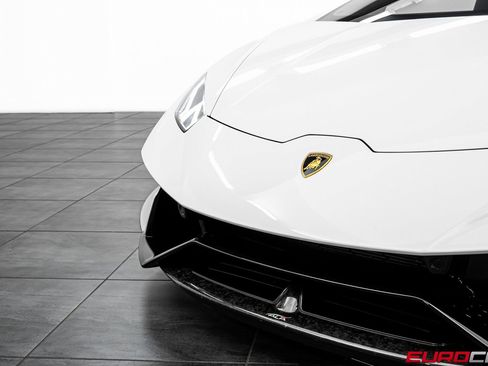 Used 2018 Lamborghini Huracan Performante image 11