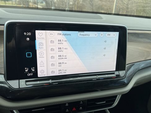 Certified 2025 Volkswagen Atlas SE w/ Panoramic Sunroof Package image 22