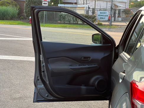 Used 2020 Nissan Kicks S FWD image 33