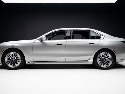 Used 2023 BMW i7 xDrive60 image 17