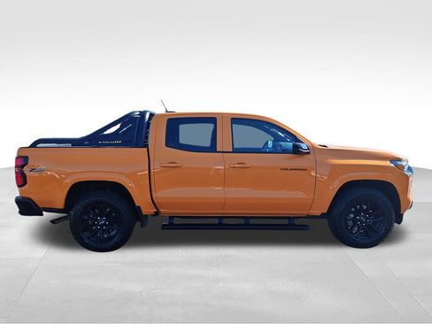 Used 2025 Chevrolet Colorado Z71 w/ Midnight Edition AWD/4WD image 6