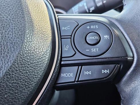 Used 2023 Toyota RAV4 XLE Premium image 11