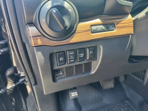 Used 2017 Nissan Titan SL w/ SL Towing Convenience Package RWD image 16
