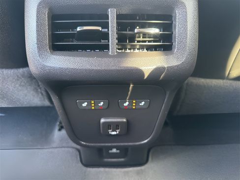 Used 2022 Chevrolet Equinox Premier image 15