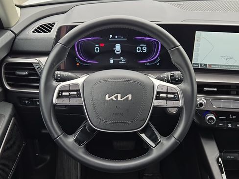 Used 2025 Kia Telluride LX FWD image 23