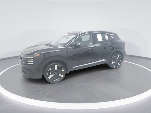 Used 2025 Nissan Kicks SR image 3