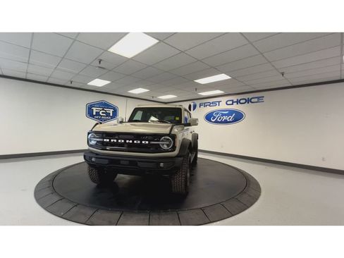 New 2025 Ford Bronco Outer Banks w/ Sasquatch Package image 5