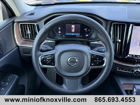 Used 2024 Volvo XC60 B5 Plus image 15