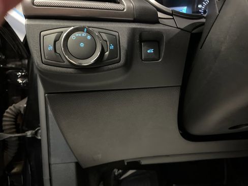 Used 2020 Ford Fusion SE image 12