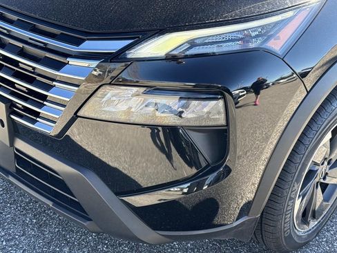 Used 2024 Nissan Rogue SV image 10