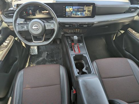 Certified 2025 Nissan Kicks SR FWD image 19