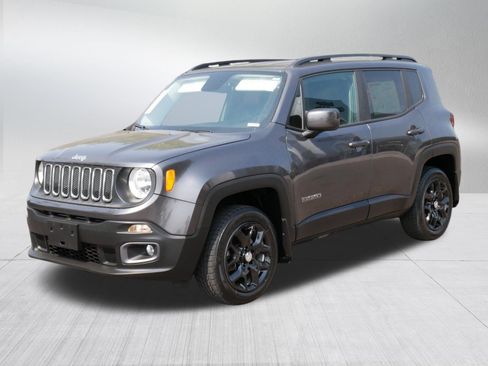 Used 2017 Jeep Renegade Latitude w/ Cold Weather Group AWD/4WD image 4
