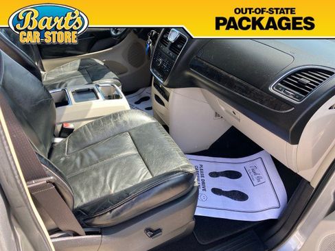 Used 2015 Chrysler Town & Country Limited Platinum FWD image 14