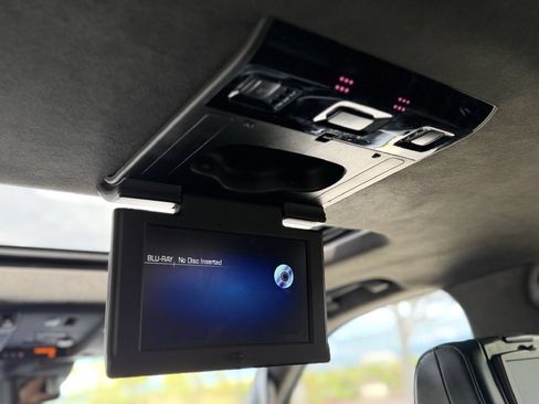 Used 2019 Cadillac Escalade ESV Platinum AWD/4WD image 13
