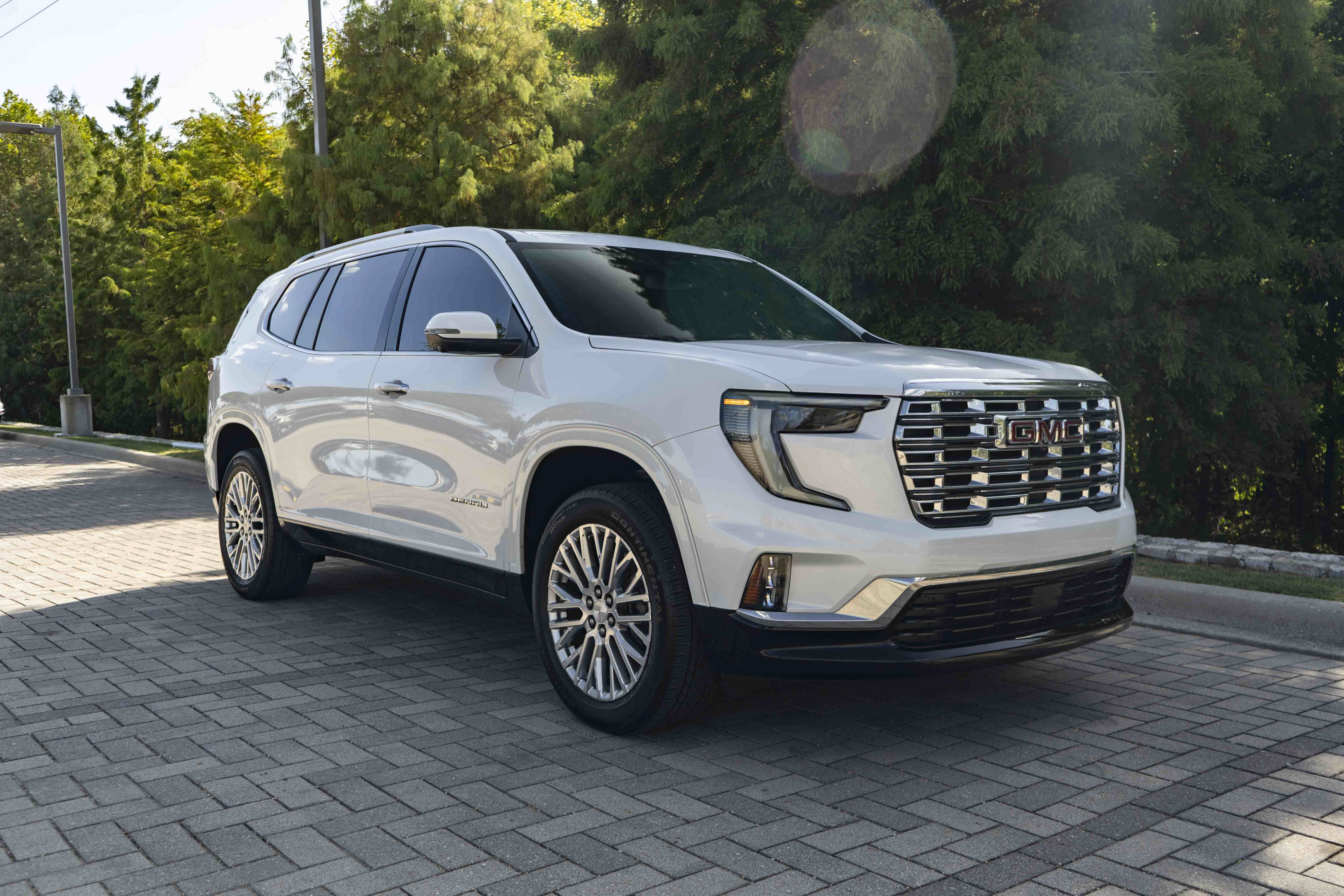 Used 2024 GMC Acadia Denali AWD/4WD image 2