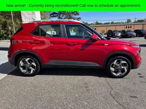 Used 2023 Hyundai Venue SEL image 20