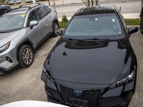 Used 2022 Toyota Avalon XSE image 6