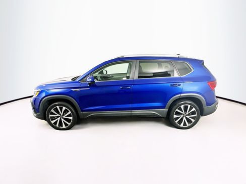 Used 2023 Volkswagen Taos SE w/ Panoramic Sunroof Package FWD image 4