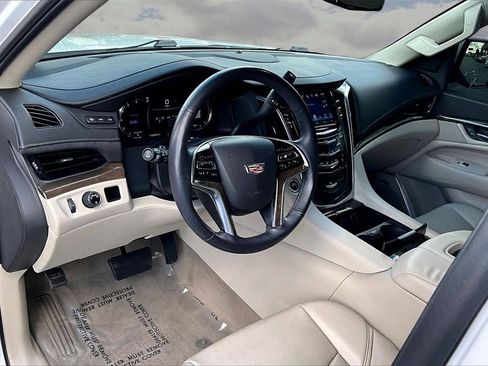 Used 2018 Cadillac Escalade Luxury image 17