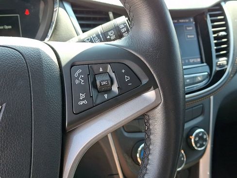 Used 2022 Chevrolet Trax LT w/ Driver Confidence Package image 22